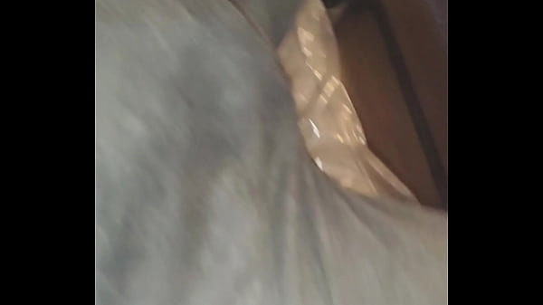 Play MP4 - Peeing in Living room