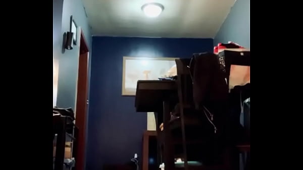 Play MP4 - Piss on the floor