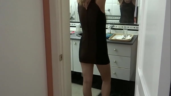 Play MP4 - Beautiful mature mother comes home from work very excited and masturbates with stepson