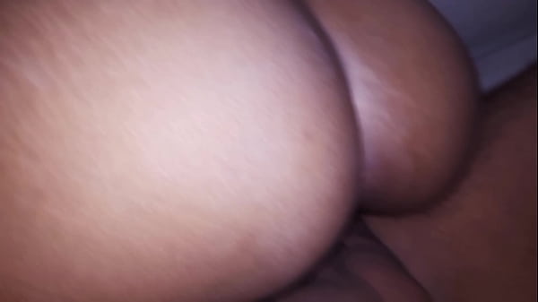 Mexicana nalgona es follada por su primo le dan muy rico debajo_de la sabanas