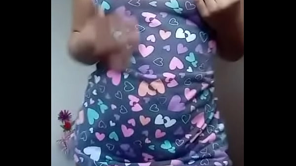 Play MP4 - booty shaking dancing and flashing my tits