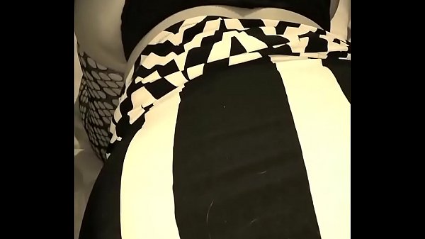 Play MP4 - vestido blanco y negro