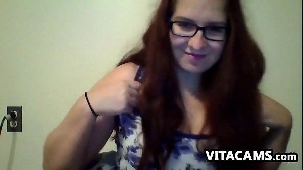 Nonton Cute Cam Girl With Glasses thumbnail