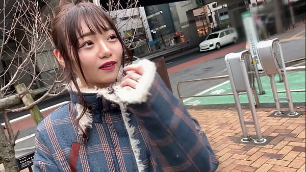 超抜けるヤツが来たっ！無類のオモチャ好き！ローター&電マをオマ○コ直当て！ダム決壊！ひわい水を大量放出！腰をグワングワンうねらせる凄テク騎乗位で1人目を中出しtko！2人目と透け透け制服姿で熱気満々の超hardセックス！ thumbnail