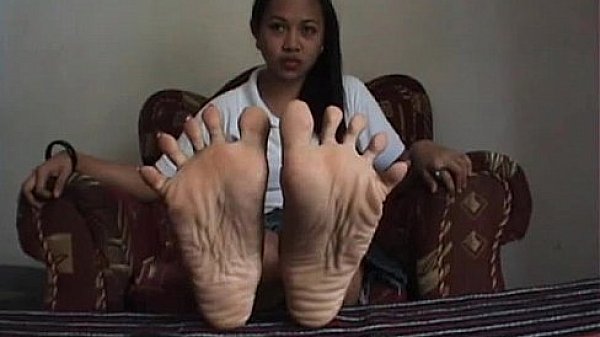 Nonton 627799 Wide Toe Spreading Amp Long Toe Nails thumbnail