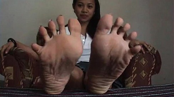 627799 wide toe spreading amp long toe nails 