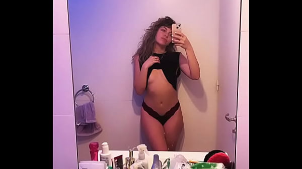 Nonton Feeling Cute thumbnail