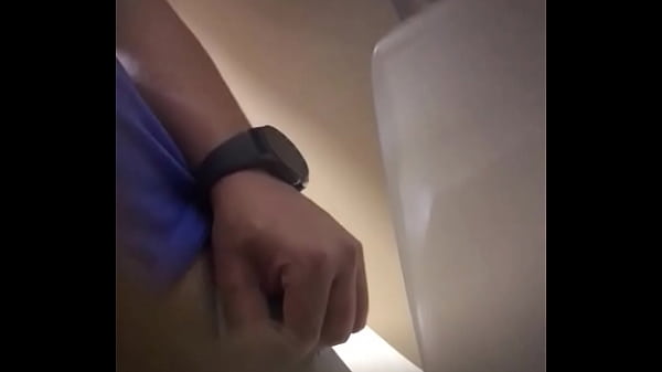 Bisergipe no banheiro do shopping