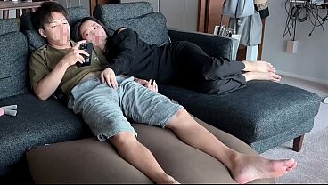 Nonton Handjob On The Sofa! Massive Ejaculation From Glans Stimulation! thumbnail