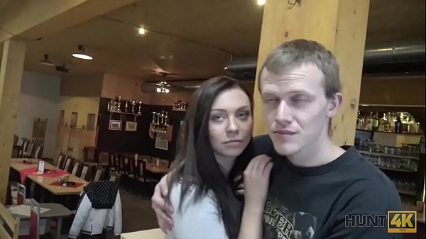 HUNT4K. Lucky fucker organiza una maravillosa recogida en la bolera