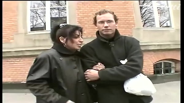 Play MP4 - Biggi - 1 Die MILF von der Strasse