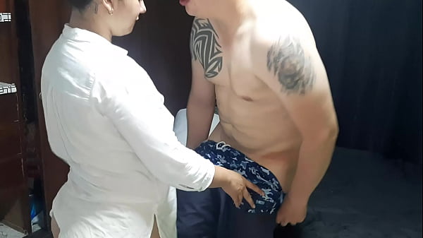 Play MP4 - Que rico co&ntilde;o tiene la puta de mi hermanastra