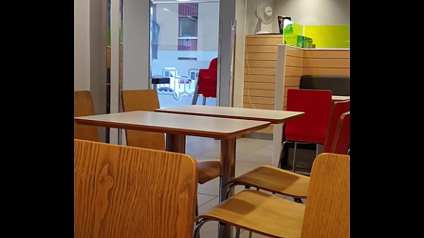 Play MP4 - Flashing boobs in restaurang