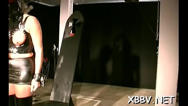 Playsome honey fingers her love tunnel 