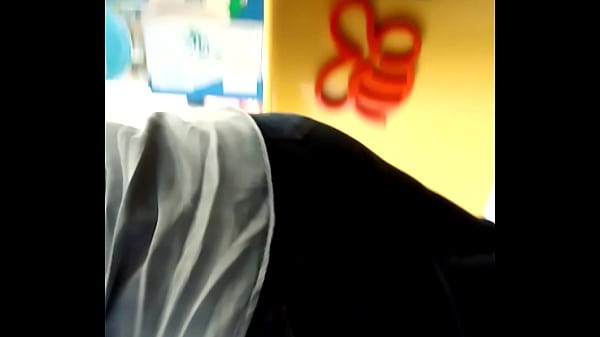 Culona grabada en centro comercial