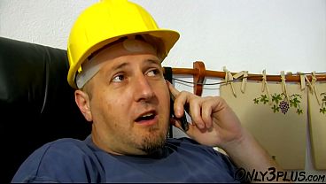 Busty boss is fucking with the spanish construction workers