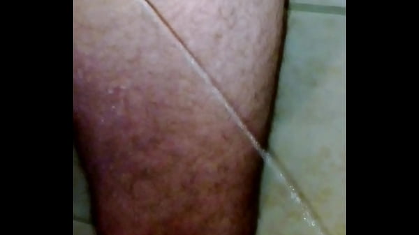 Play MP4 - Pissplay in shower