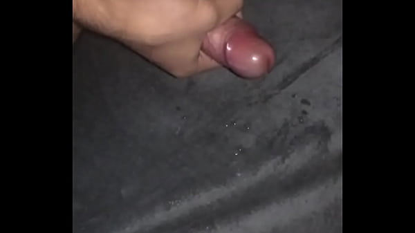 Novinho pauzudo gozando em c&acirc_mera lenta/ Young boy masturbation