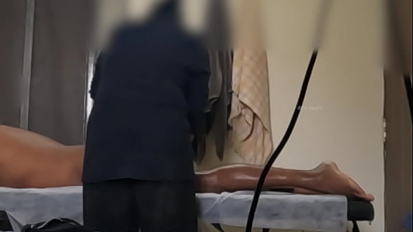Dick flashing to servant