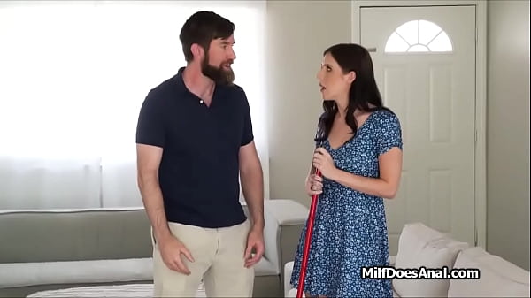 Nonton Boring Wife Explores New Ways To Please Her Man In The Bed thumbnail