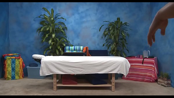 Nonton Naked Hotty Massage thumbnail