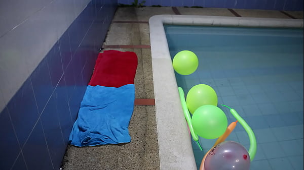 Nonton Me Encanta Relajarme En La Piscina thumbnail