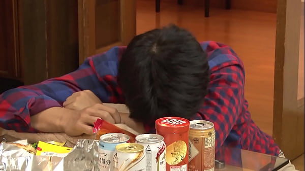 3kx2jfe　欲求不満な女が覗き男の勃起チ○ポをハメまくる！！膣奥まで刺激するピストンに、何度も本気絶頂を繰り返す！「攻めてるのに先にイッちゃいそう&hellip;」「腰が勝手に動いちゃうっ！」「勃起チ○ポ、硬くてすっごい気持ちいい」【パート3】