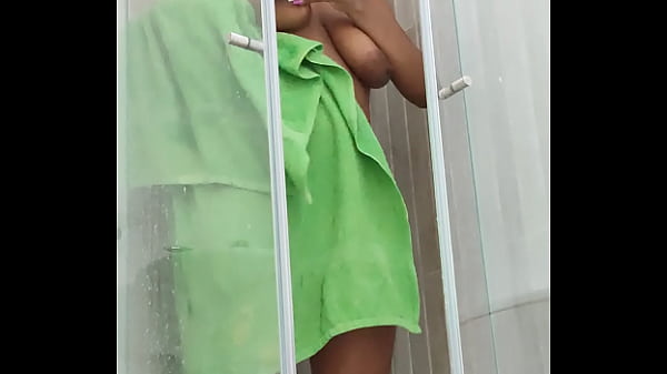 Encuentro A La Novia De Mi Primo Masturbansoe En El Ba&ntilde;o thumbnail