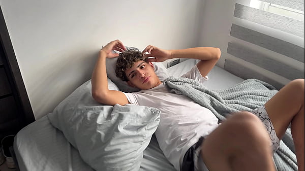 Nonton Mi Madrastra De Culo Muy Grande Hace Una Apuesta Conmigo Y Hago Trampa Para Cogermela Rico. thumbnail