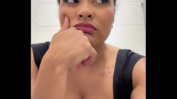 Play MP4 - Gassy Ballerina Trying Not to Fart During Show Break