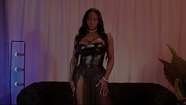 Nonton A Sensual Creampie For The Stunning Bombshell Ebony Mystique thumbnail