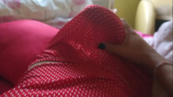 Play MP4 - Acordei com a piroca muito dura&comma; me ajuda&quest;