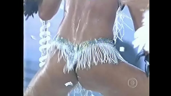 Feiticeira joana prado com a buceta de fora no carnaval de 2000 vai vai