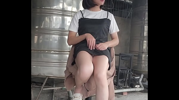 伪娘婷萱的户外假阳具肛交 