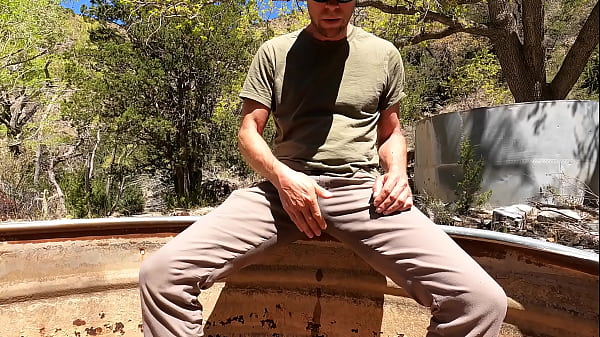 Play MP4 - Pissing my hiking pants 8 times