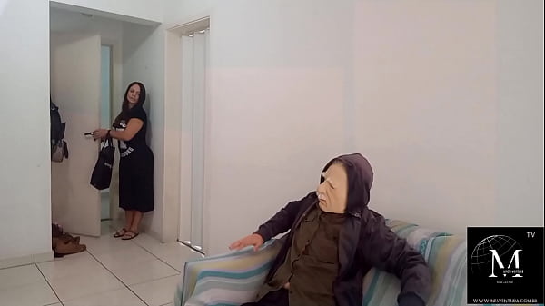 Vov&ocirc; ventura em sonhando com a empregada 