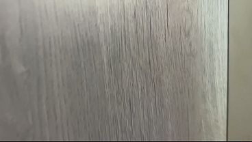 Nonton Modelo Webcam Es Atrapada Por Su Hermanastro Y Se Lo Folla Para Que No Diga Nada thumbnail