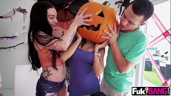 Play MP4 - Tia Cyrus Milf Swalloween Treat