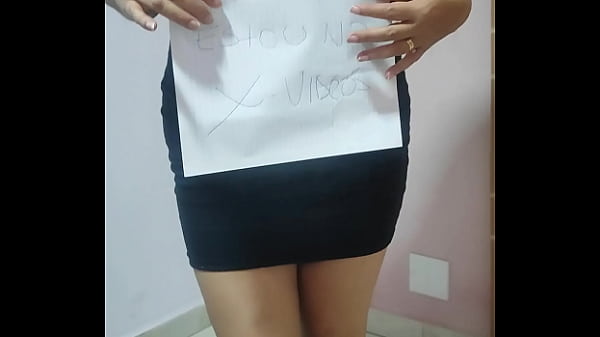V&iacute;deo sensual de verifica&ccedil;&atilde;o para o site , vestido preto , 
