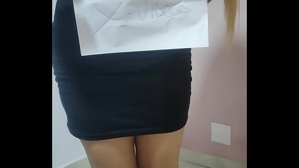 V&iacute;deo sensual de verifica&ccedil;&atilde;o para o site , vestido preto , 
