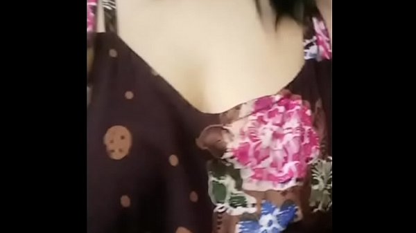 Play MP4 - Play boob herself until wet