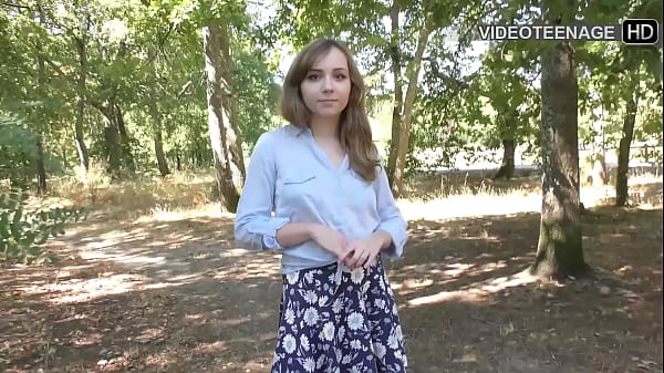 lovely 18_years old girl plays with sex toy during her first porn_casting