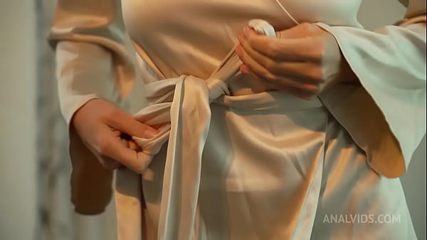 Play MP4 - MILF Kitty Li teaches Ella Elastic how to fuck right &lpar; tough group &rpar;