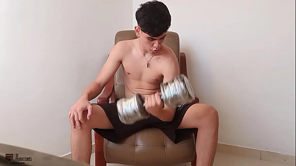 Le Follo El Co&ntilde;o A Mi Puta Hermanastra En El Mueble thumbnail