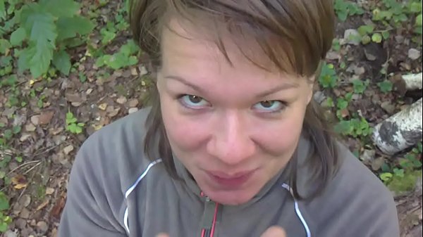 Жена сосёт_влесу