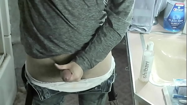 Jerking off in front of my webcam again 