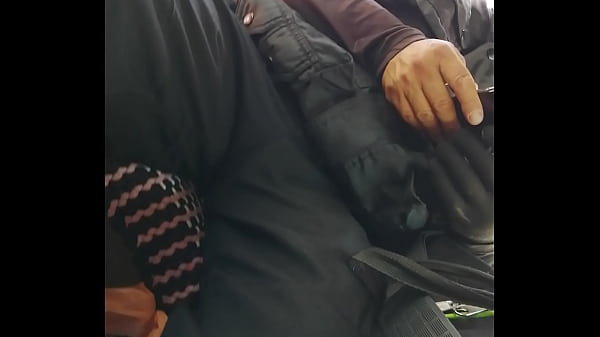 vigilante en una combi 