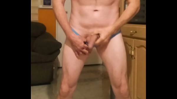 Play MP4 - Baile striptease con tanga de elefante terminando desnudo&period;