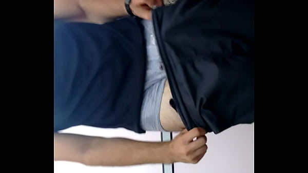 Play MP4 - Handjob in fitness center