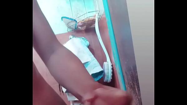 Punhetinha no banheiro 